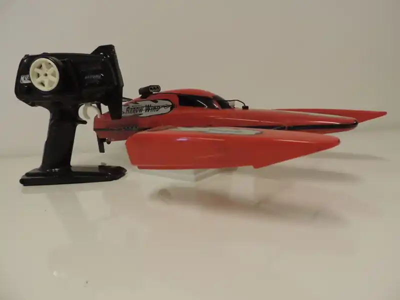 Super cena | BAZAR - RC loď Katamaran Arrow Wind 4017